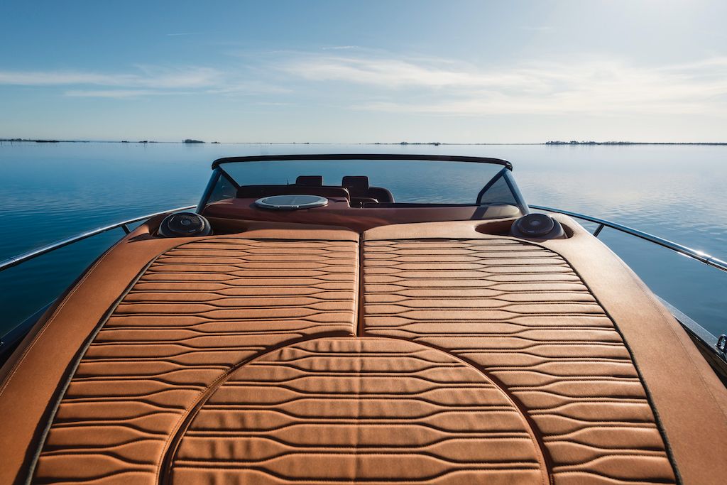 Cranchi_E30_sunbed_front