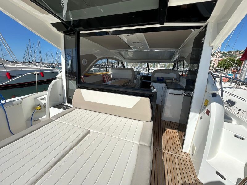 LEADER_48_location_charter_cannes_antibes_2